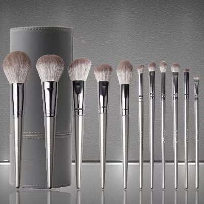 Factory Wholesale Silver Luxury Wooden Handle Comfortable Soft Makeup Brushes Popular