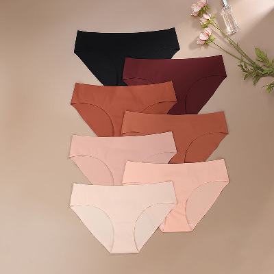 Women Seamless Underwear Ice Silk Briefs Crotch Breathable Quick-Drying Sports Panties